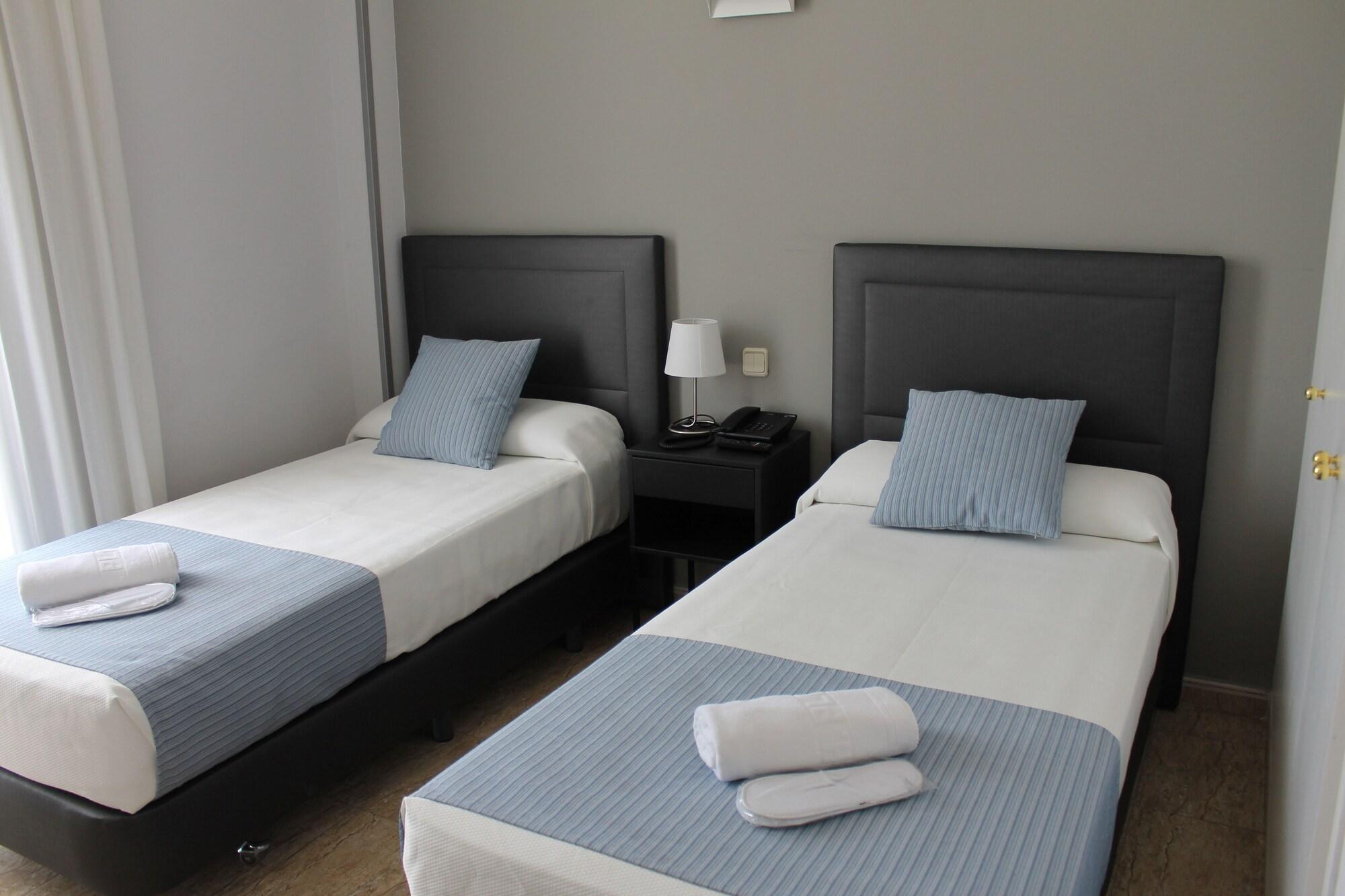 Hotel Barajas Plaza Madrid Ngoại thất bức ảnh