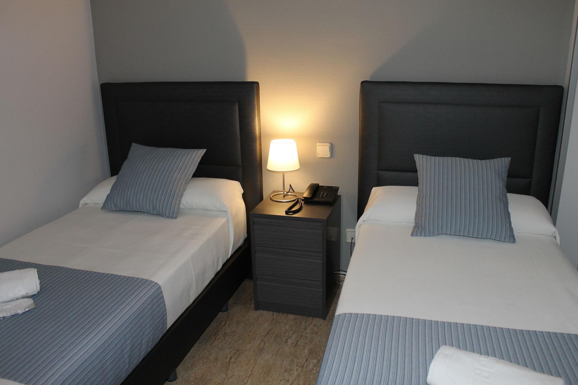 Hotel Barajas Plaza Madrid Ngoại thất bức ảnh