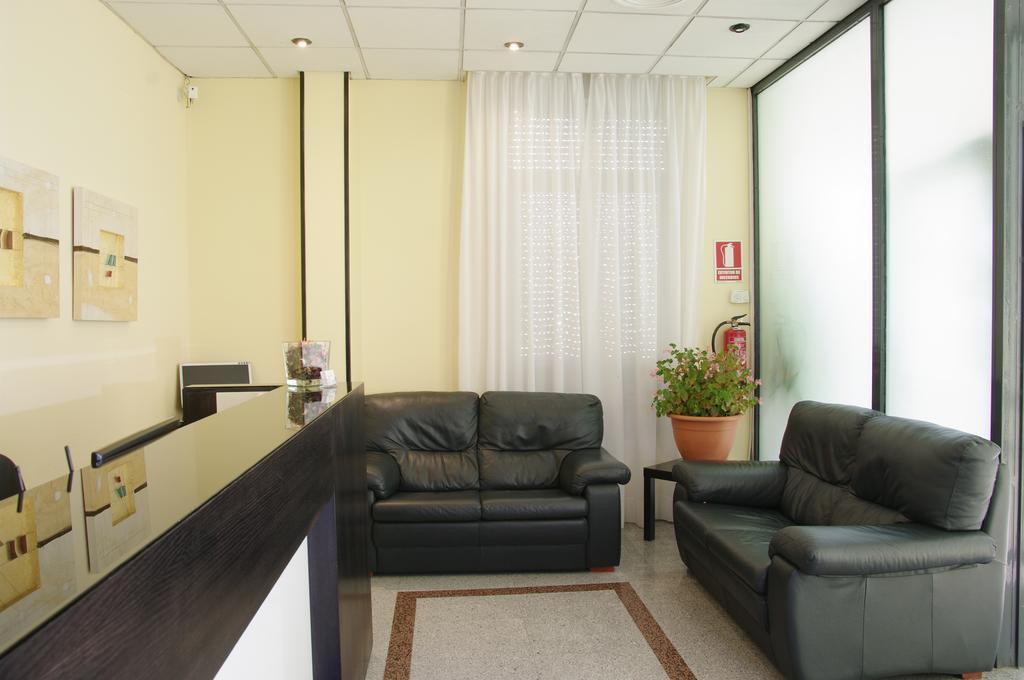 Hotel Barajas Plaza Madrid Ngoại thất bức ảnh