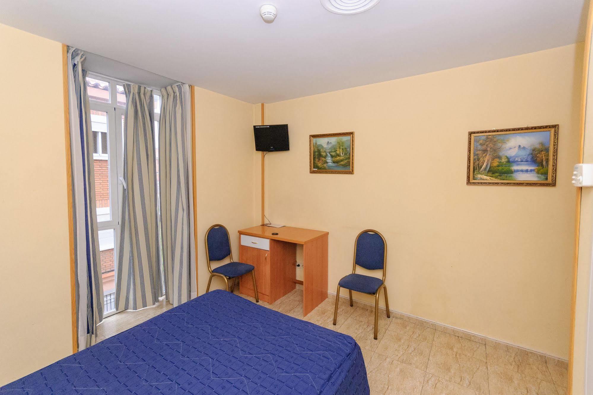 Hotel Barajas Plaza Madrid Ngoại thất bức ảnh