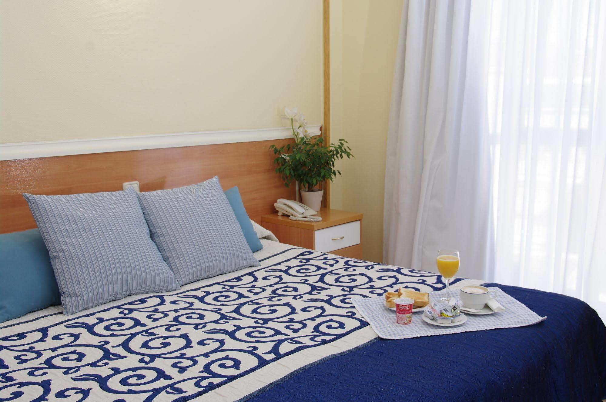Hotel Barajas Plaza Madrid Ngoại thất bức ảnh