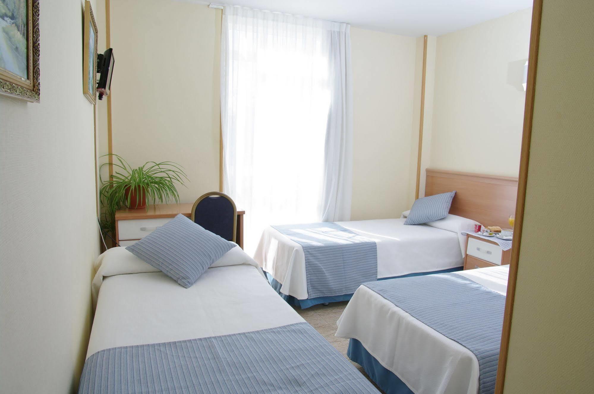 Hotel Barajas Plaza Madrid Ngoại thất bức ảnh